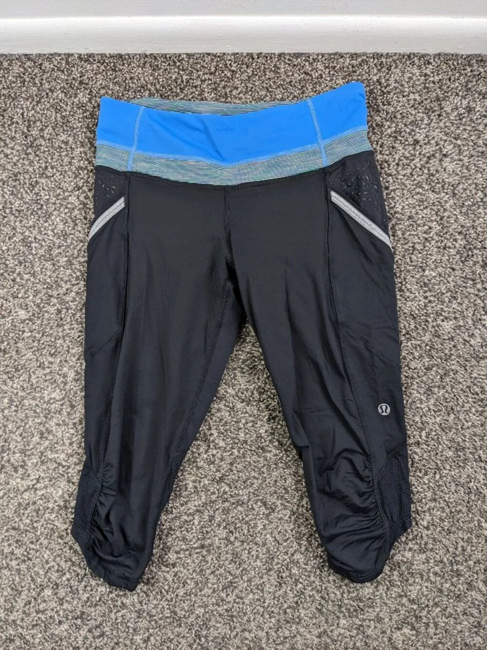 Lululemon Run A Marathon Crop Athletic Capris Blue Wee Stripe Black Size 6
